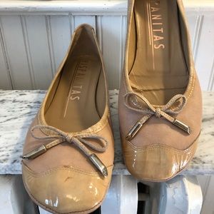 Hispanitas Tan & Blush leather & patent flats